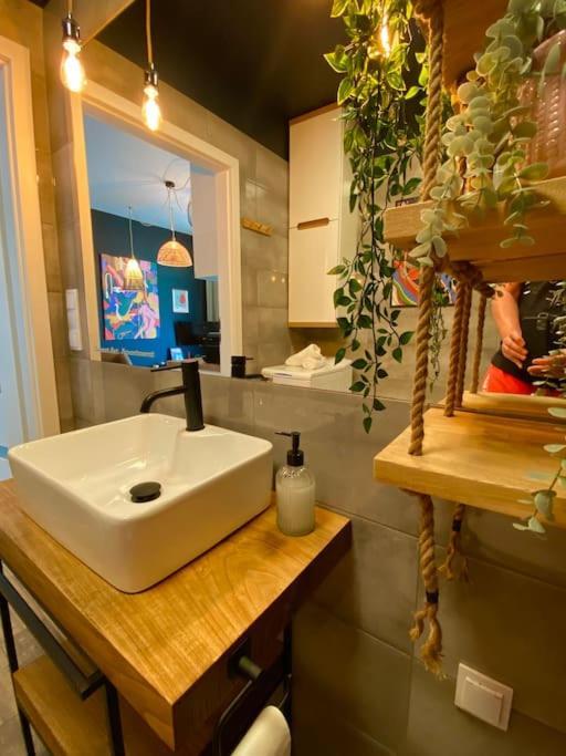 Ferienwohnung Smart Art :) Z Bezplatnym Parkingiem Podziemnym Kielce Exterior foto