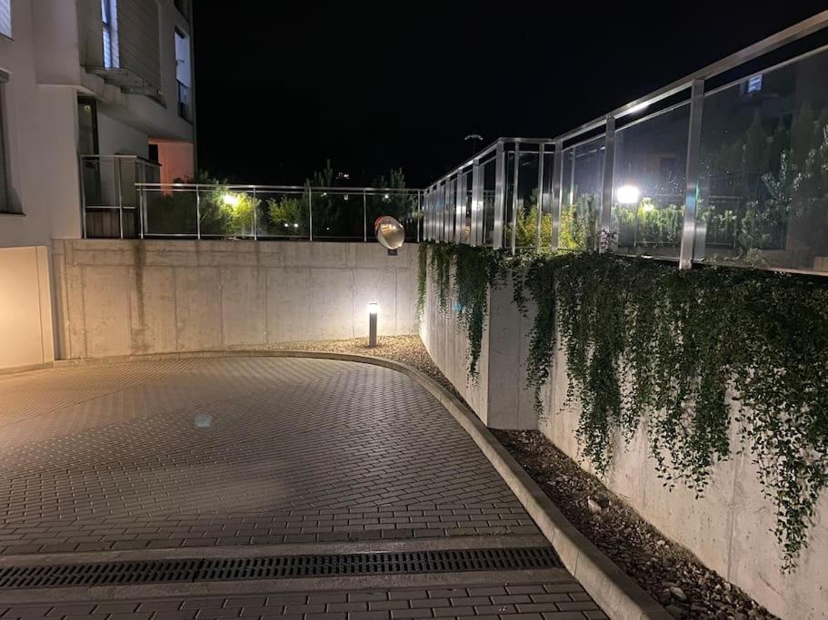 Ferienwohnung Smart Art :) Z Bezplatnym Parkingiem Podziemnym Kielce Exterior foto