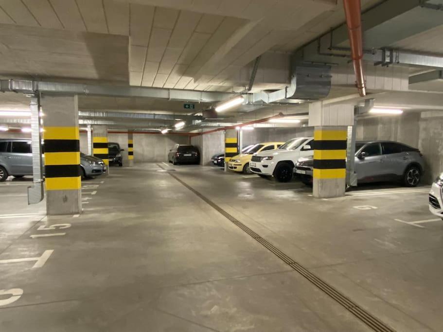 Ferienwohnung Smart Art :) Z Bezplatnym Parkingiem Podziemnym Kielce Exterior foto