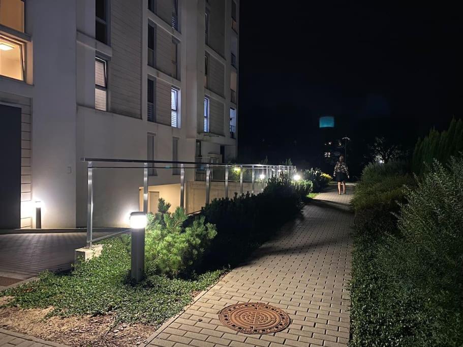 Ferienwohnung Smart Art :) Z Bezplatnym Parkingiem Podziemnym Kielce Exterior foto